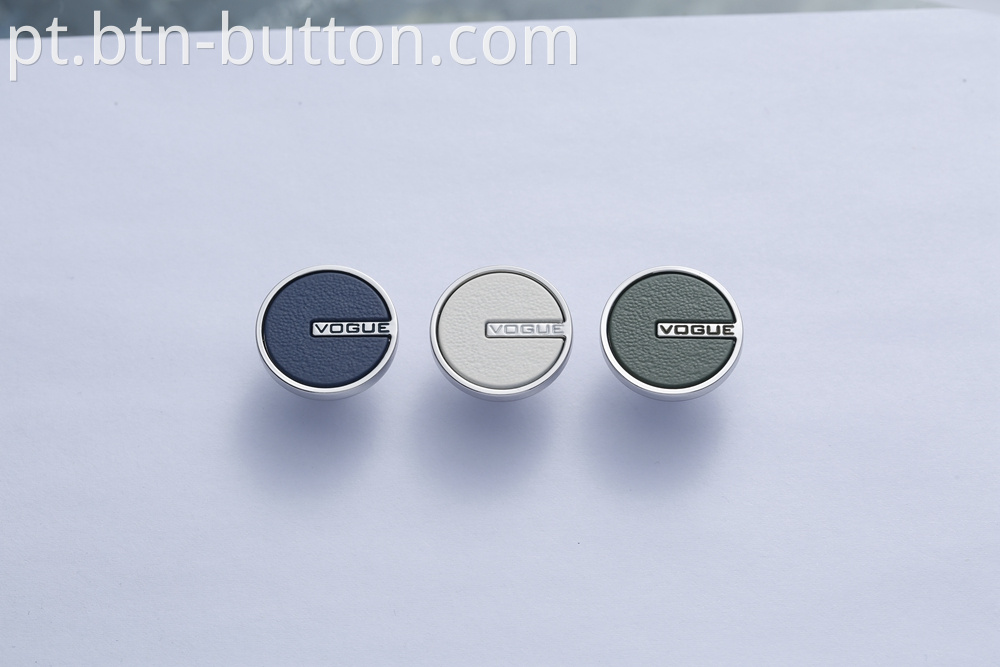 Metal snap buttons for knitwear